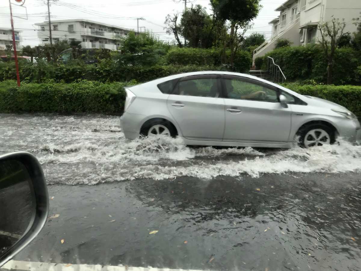 大庭の交番のところで冠水しました。